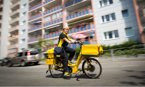 Tại Đức nhân viên bưu điển có thể chuyển gần 2000 thư mỗi ngày nhờ xe đạp điện